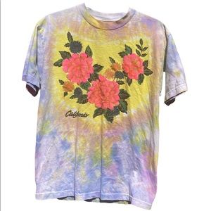 Vintage California tie dye/rose graphic tee. Size M. Excellent condition.